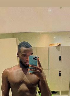 Tonny - Male escort in Riyadh Photo 2 of 8