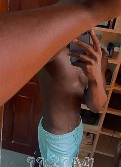 Tonny - Male escort in Riyadh Photo 4 of 8