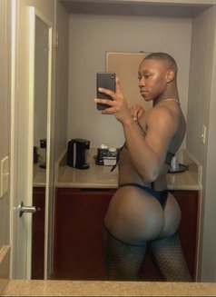 Tonny - Male escort in Riyadh Photo 9 of 9