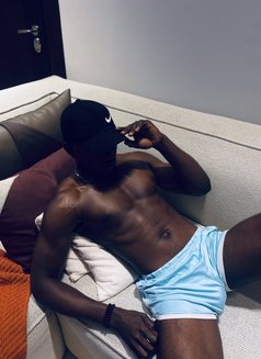 Tonny - Male escort in Riyadh Photo 2 of 8