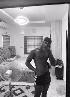 Tonny - Male escort in Riyadh Photo 3 of 8