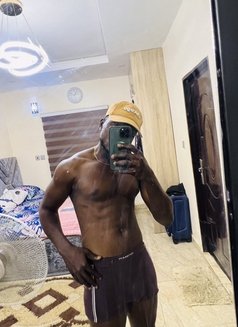 Tonny - Male escort in Riyadh Photo 4 of 8