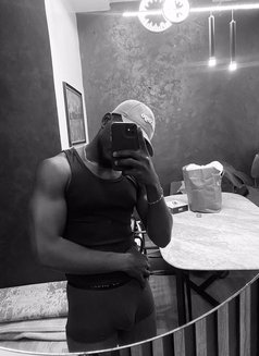 Tonny - Male escort in Riyadh Photo 5 of 8