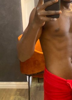 Tonny - Male escort in Riyadh Photo 8 of 8