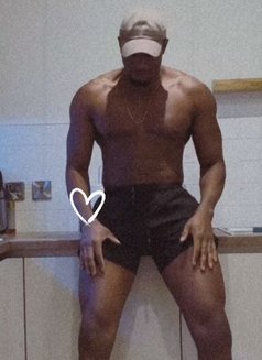 Tonny - Male escort in Riyadh Photo 9 of 11