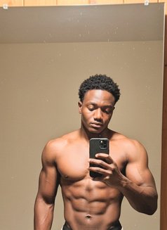 Tony Gavin - Male escort in Nairobi Photo 2 of 4