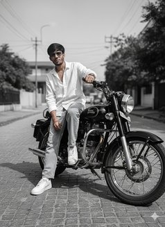 Tony R - Male escort in Hyderabad Photo 5 of 7