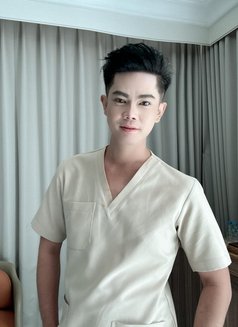 Tony So Hot - masseur in Abu Dhabi Photo 5 of 5