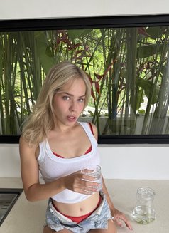 Tonya - escort in Shanghai Photo 5 of 9