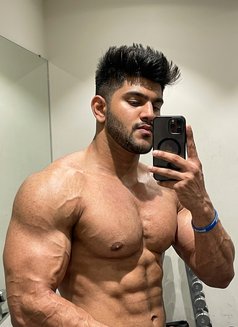 Top 9 Inches - Male escort in Bangalore Photo 2 of 4