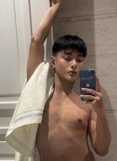 Top and Bottom Little Boy - Acompañantes transexual in Riyadh Photo 6 of 9