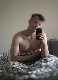 Top Bi Now - Male escort in Abu Dhabi Photo 1 of 1