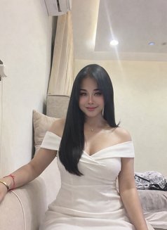 Bee Top & bottom - Transsexual escort in Riyadh Photo 1 of 5