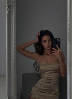 Top Class Russian Available - puta in Pune Photo 1 of 1