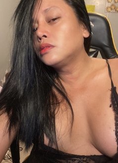 top domcamshow anne - Transsexual escort in Makati City Photo 2 of 7