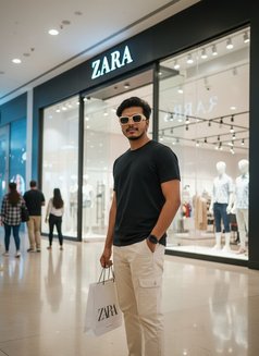 Top - Acompañantes masculino in New Delhi Photo 3 of 3