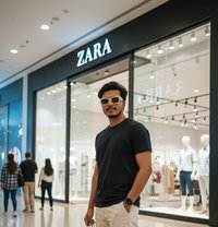 Top - Acompañantes masculino in New Delhi