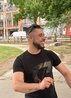mostafa - Acompañantes masculino in Toronto Photo 7 of 10