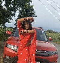 Ts Aahat - Acompañantes transexual in Ghaziabad Photo 1 of 2