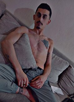 Top - Acompañantes masculino in Beirut Photo 4 of 4