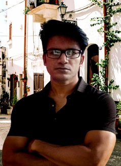 Elite Male Escort for Elegant Women - Acompañantes masculino in Kolkata Photo 10 of 11