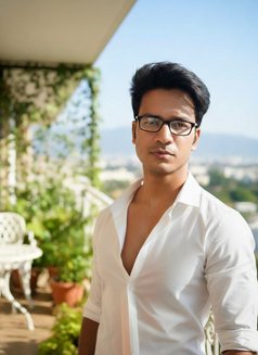 Elite Male Escort for Elegant Women - Acompañantes masculino in Kolkata Photo 3 of 11