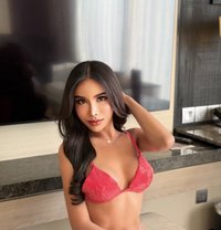 PRETTY BIG COCK I AM YOUR DREAM - Transsexual escort in Bangkok Photo 7 of 8