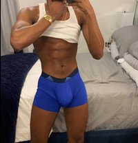 Top Up - Intérprete masculino de adultos in Doha
