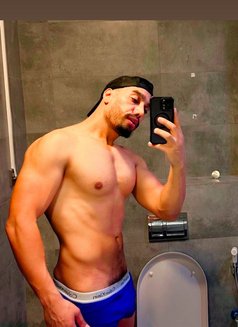 TOP VIP - Acompañantes masculino in Dubai Photo 4 of 5