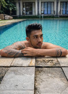 top18cm - Male escort in Bali Photo 9 of 9