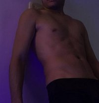 Top21cm - Male escort in Beirut