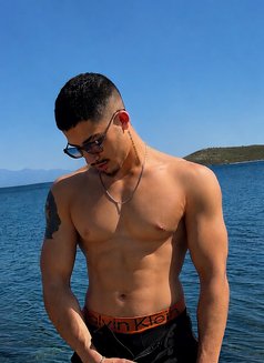 DragonVİP - Male escort in Dubai Photo 1 of 7