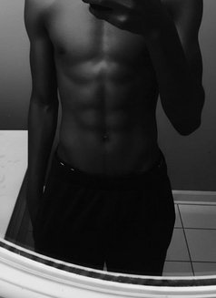 Topmost G - Acompañantes masculino in Nairobi Photo 2 of 4