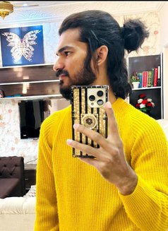 Topper - Acompañantes masculino in Lahore Photo 5 of 8