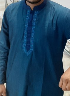 Topper69 - Male escort in Doha Photo 1 of 1