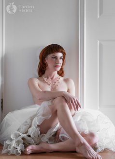 Tori - escort in Toronto Photo 3 of 11