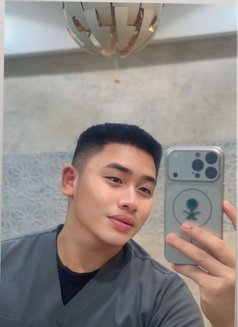 Tosh - Male escort in Riyadh Photo 1 of 1