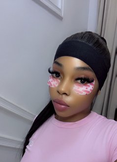 Tovia - masseuse in Lagos, Nigeria Photo 4 of 7