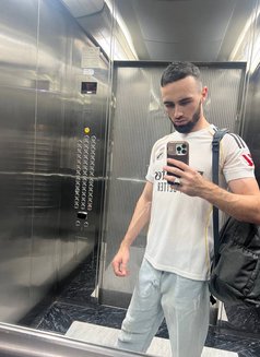 Toxic - Male escort in Dubai Photo 1 of 6