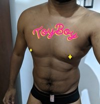 Toy Boy for Married MILFs / Aunties - Male escort in Colombo