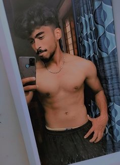 Toy Boy - Acompañantes masculino in Al Manama Photo 2 of 2