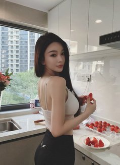 Naughty sexy Tracy - escort in Guangzhou Photo 1 of 4
