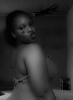 Tracy - escort in Accra Photo 3 of 6