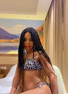 Tracy - escort in Shanghai Photo 2 of 2