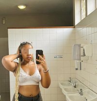 Tracy - escort in Hyderabad Photo 1 of 4
