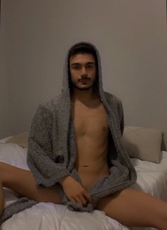 Tragusxium - Acompañantes masculino in İstanbul Photo 2 of 5