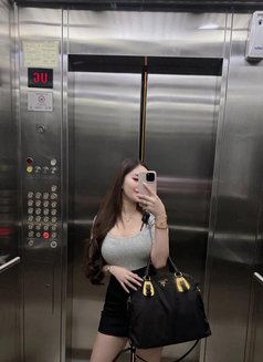 Trang Bùi - escort in Hofuf Photo 4 of 10