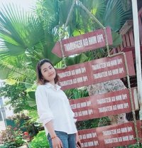 Trang Full Service (Cuộc Gọi Video) - puta in Mumbai