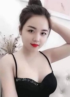 Trang Trần - puta in Da Nang Photo 1 of 1