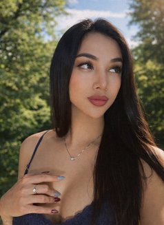 Trans Felixia Exclusive Companion - Transsexual escort in Jakarta Photo 2 of 7